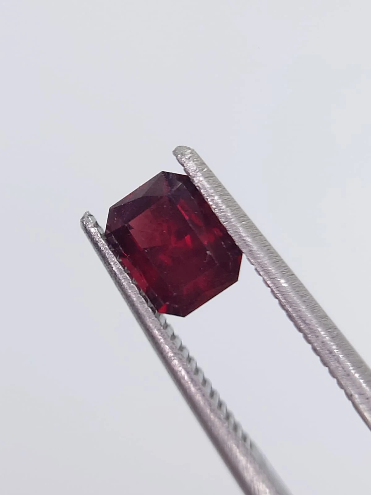 0.81ct. Natural Rhodolite Garnet from Tanzania — view 4
